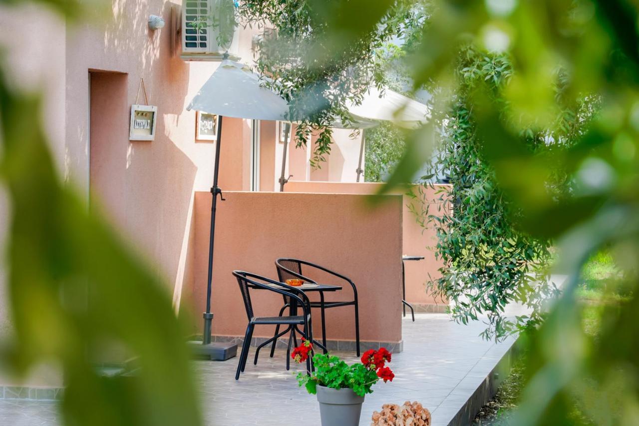 Olivento Beach Front Suites Потос Экстерьер фото