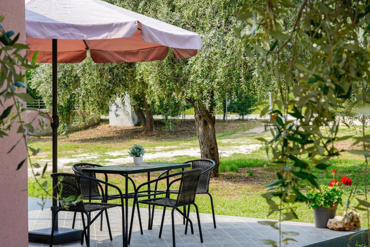 Olivento Beach Front Suites Потос Экстерьер фото