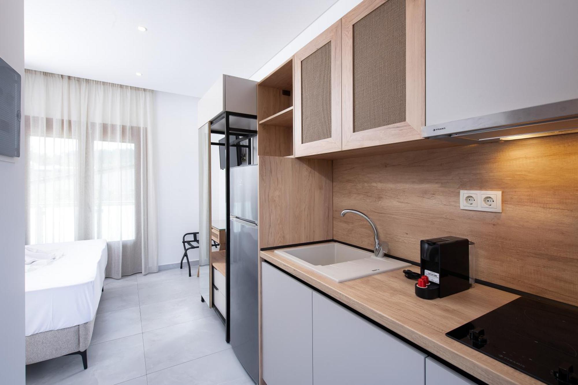 Olivento Beach Front Suites Потос Экстерьер фото