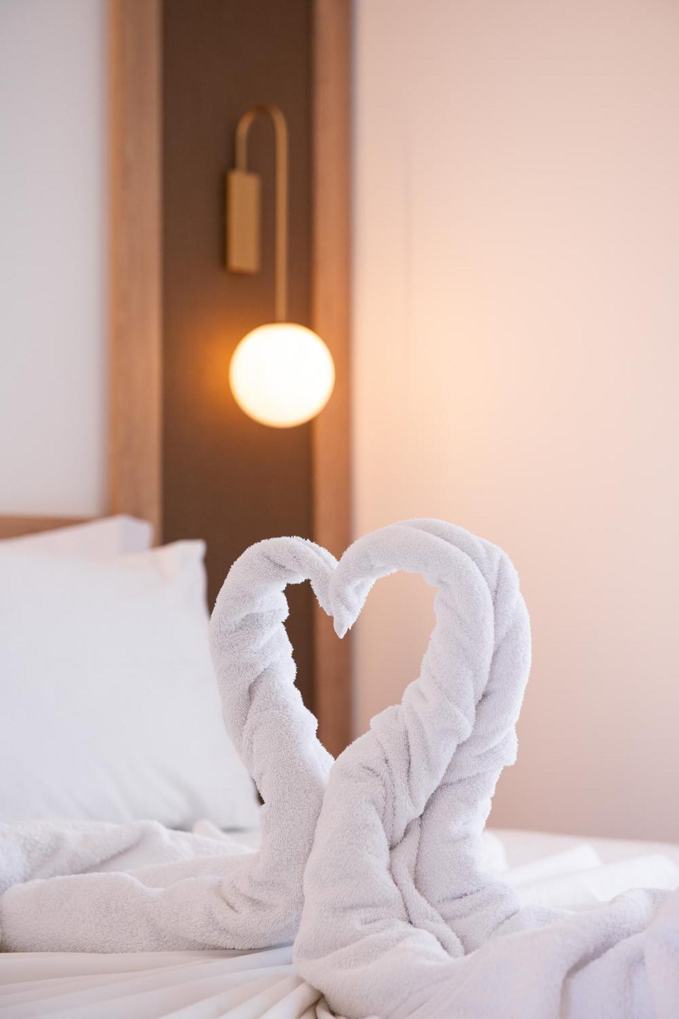 Olivento Beach Front Suites Потос Экстерьер фото