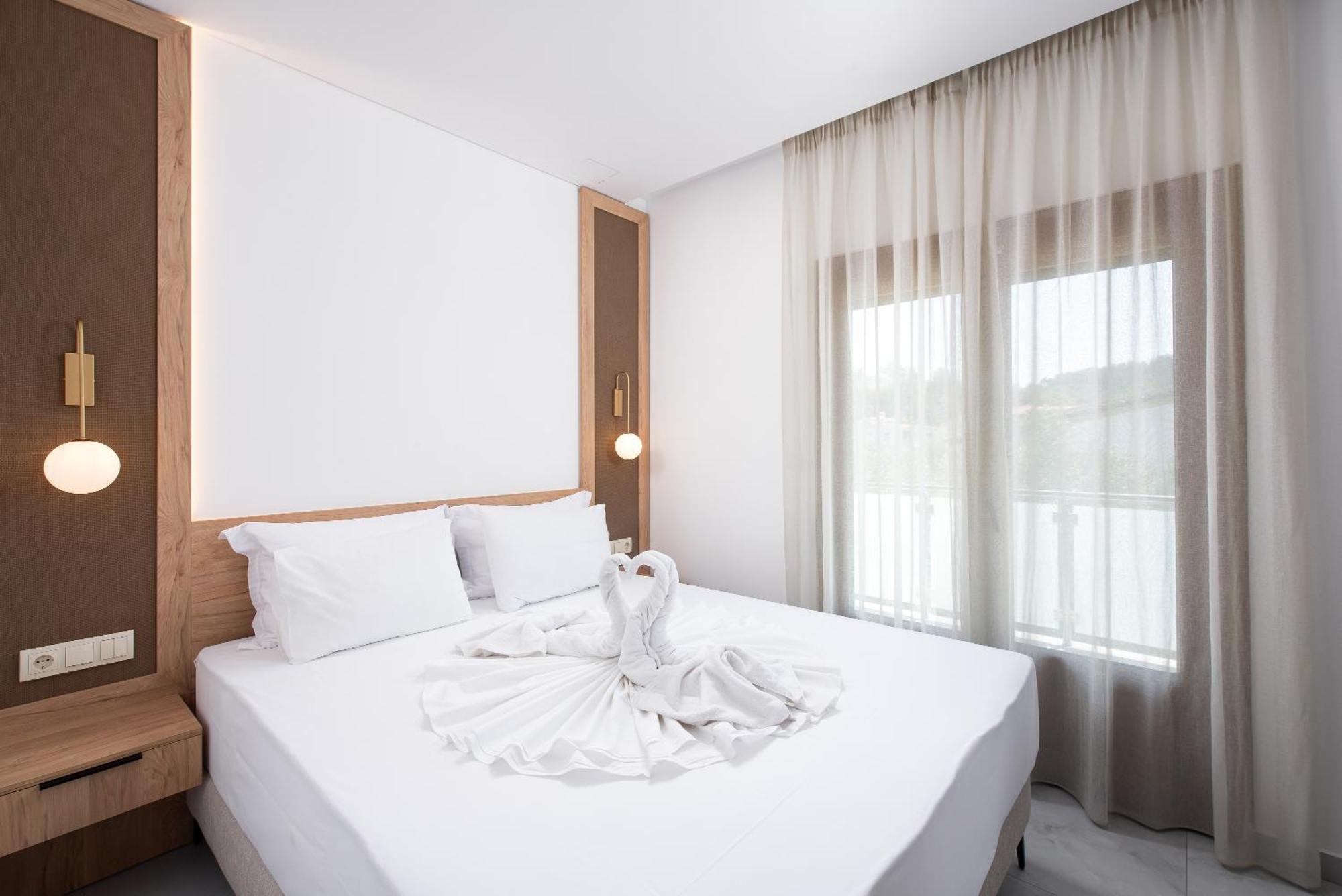 Olivento Beach Front Suites Потос Экстерьер фото