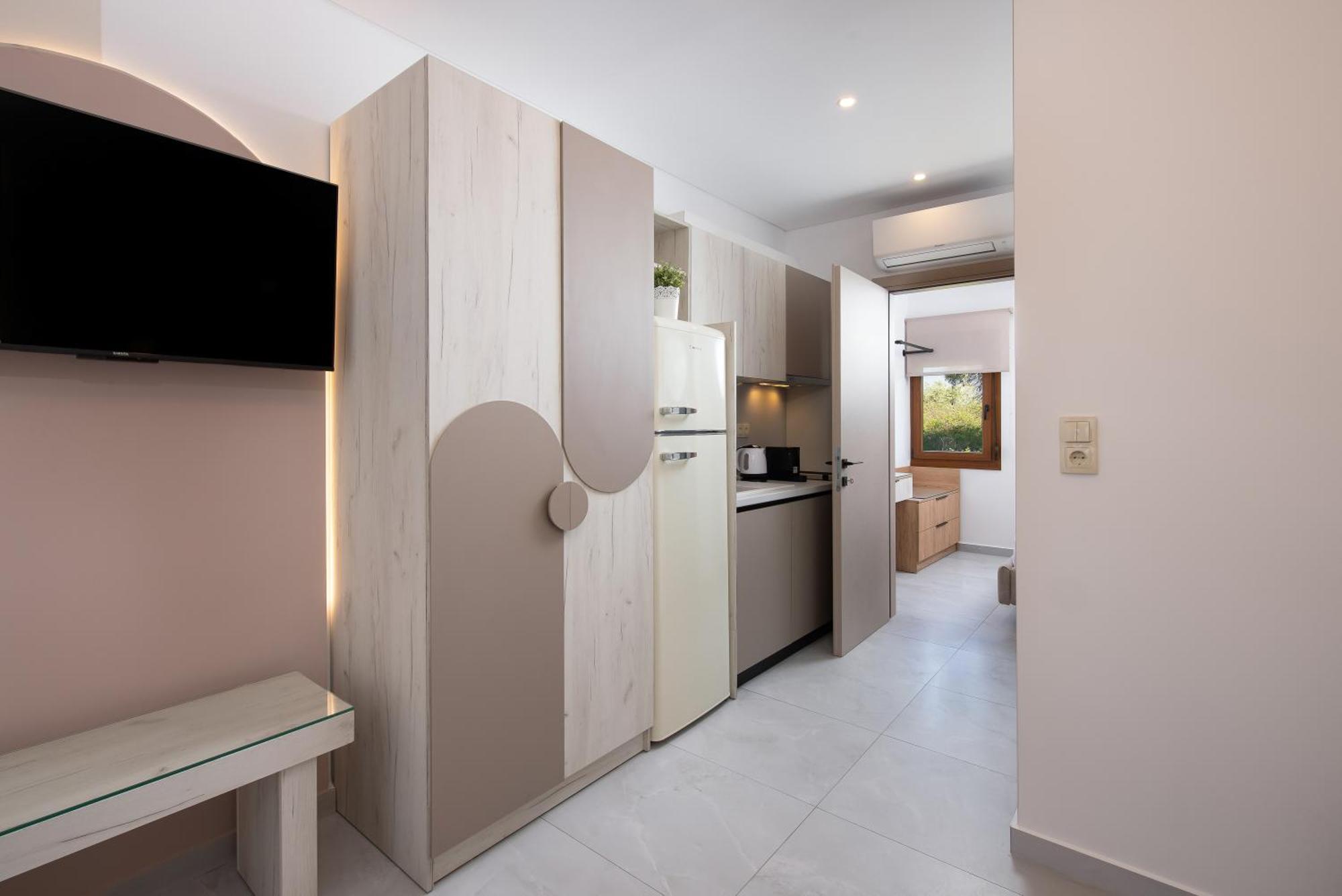 Olivento Beach Front Suites Потос Экстерьер фото