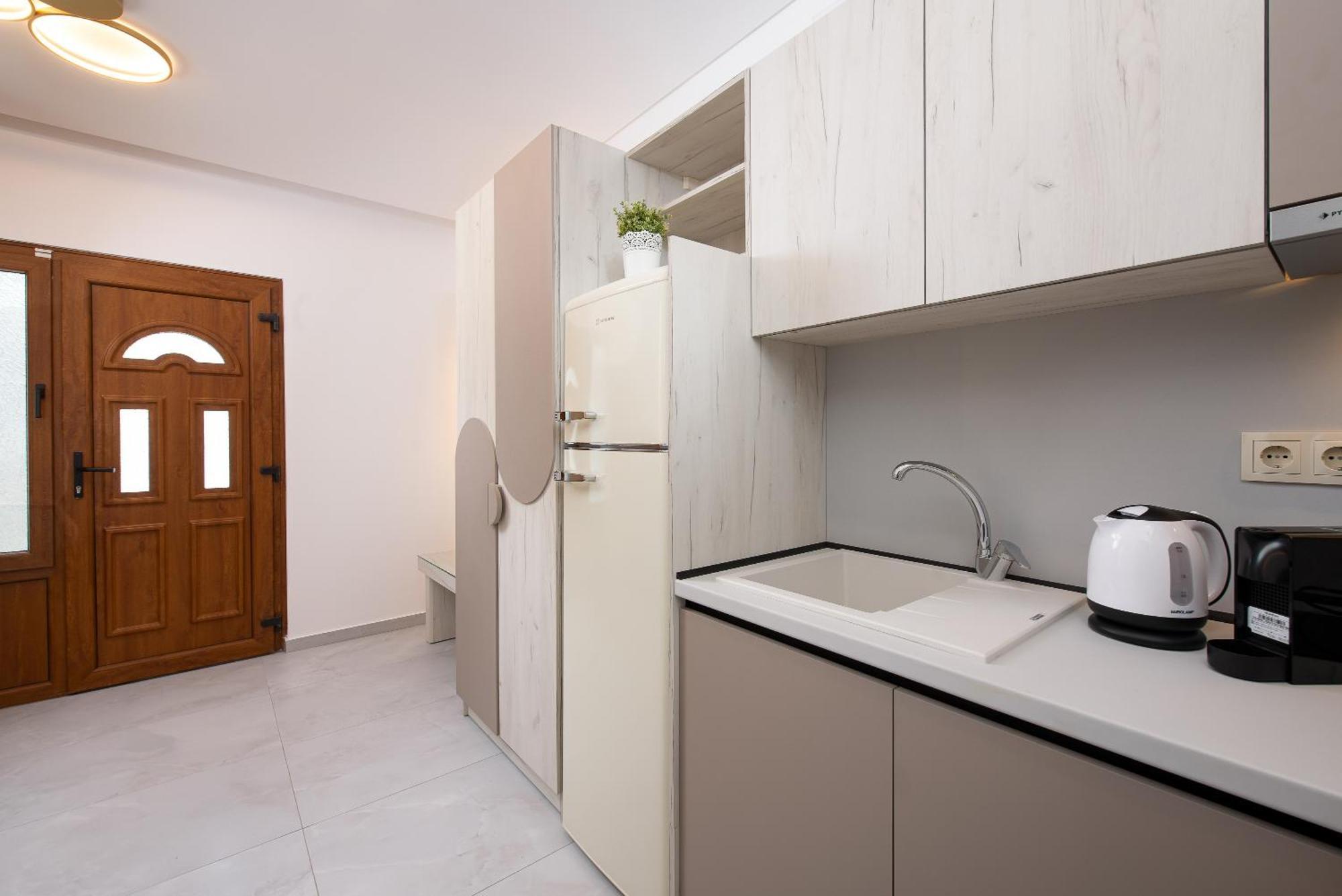 Olivento Beach Front Suites Потос Экстерьер фото